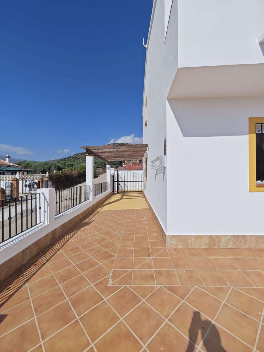 Semi-detached House for Sale in Alcaucín