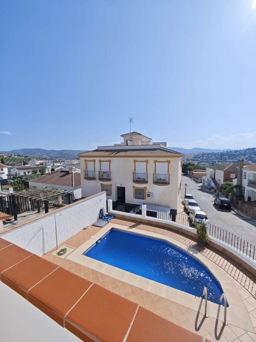 Semi-detached House for Sale in Alcaucín