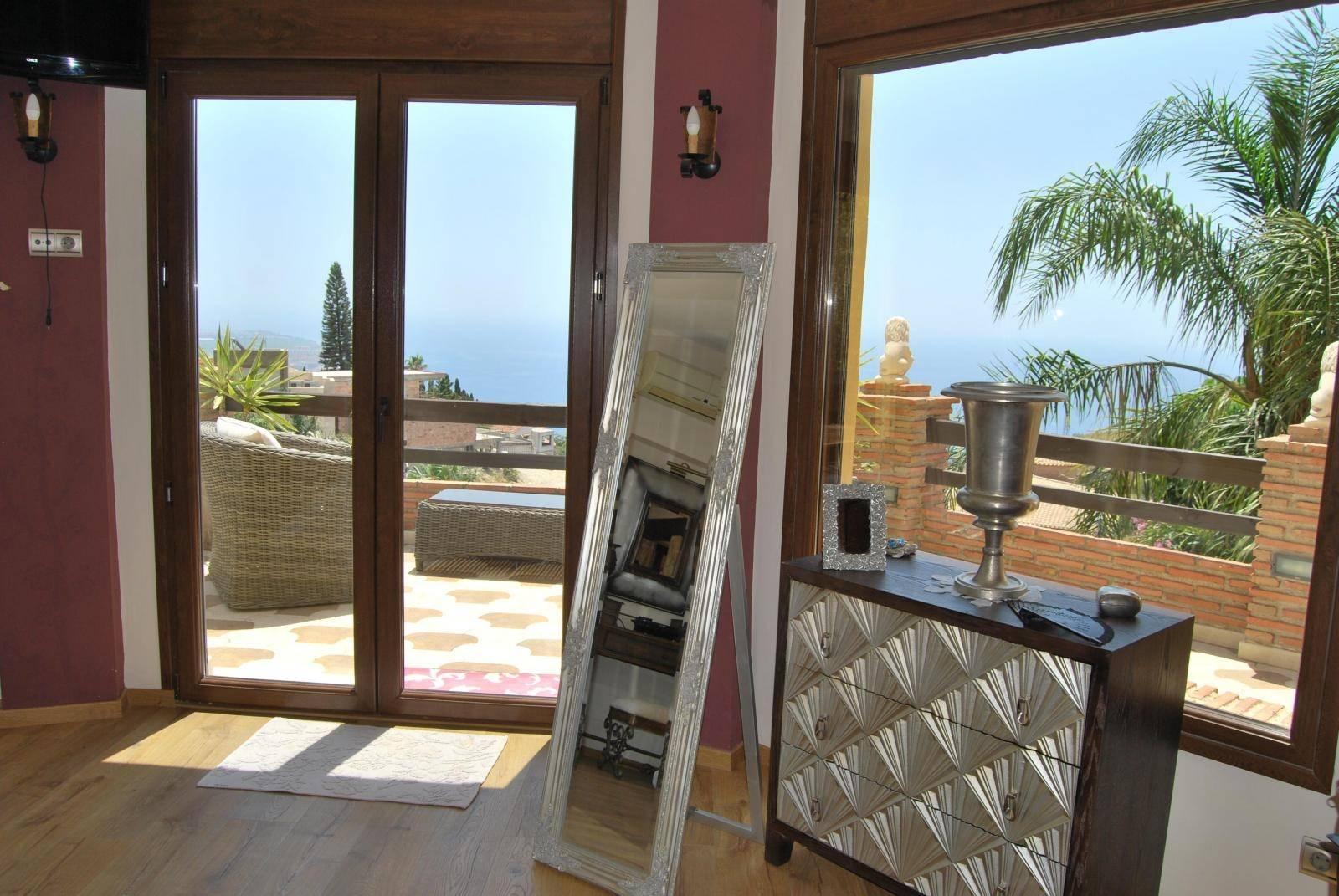 Villa for Sale in Salobreña