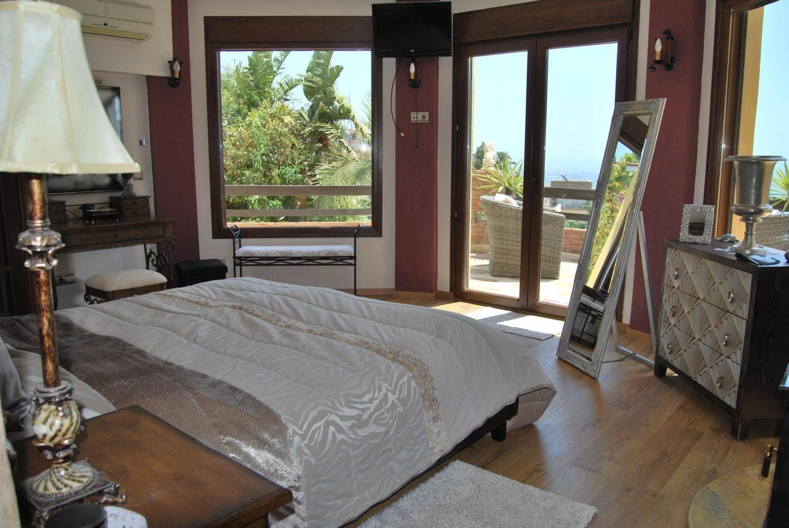 Villa for Sale in Salobreña