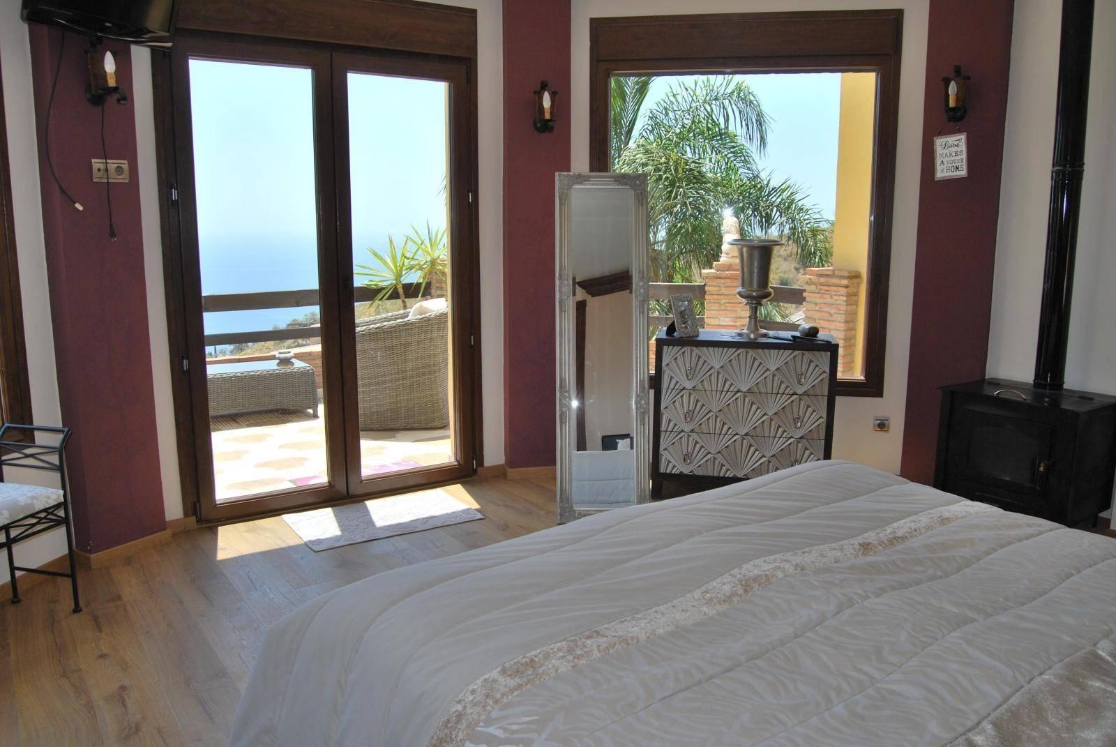 Villa for Sale in Salobreña