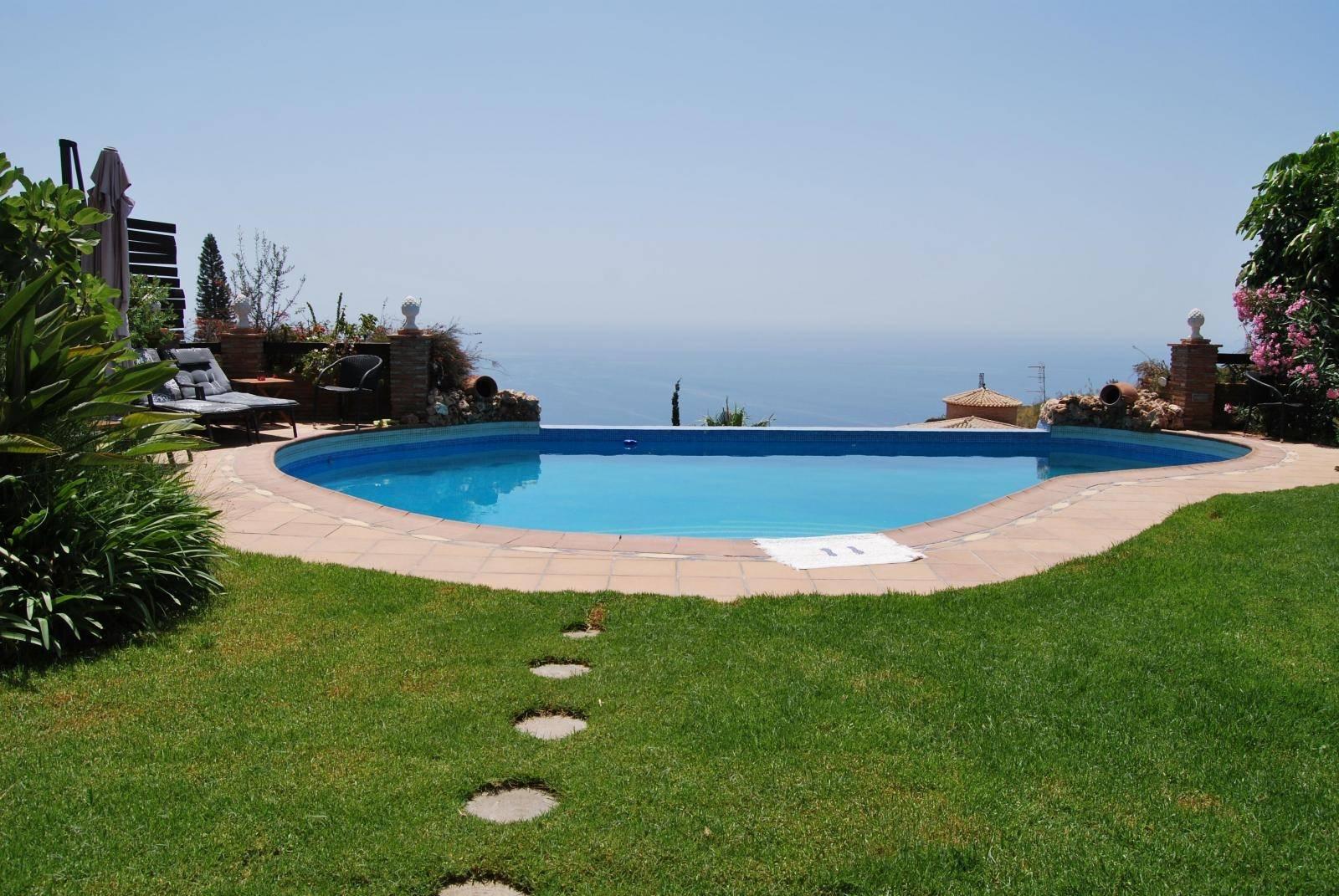 Villa for Sale in Salobreña