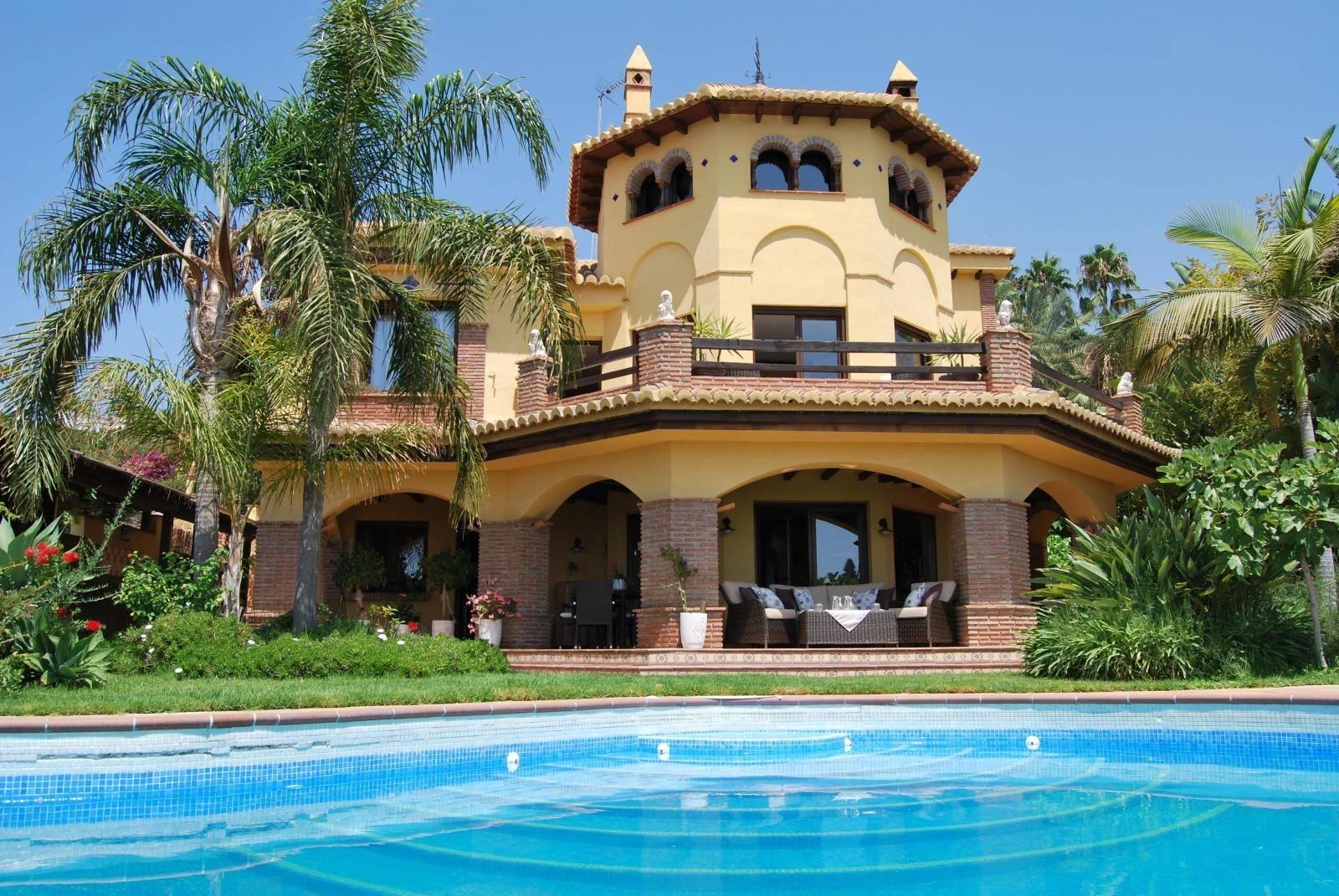 Villa for Sale in Salobreña