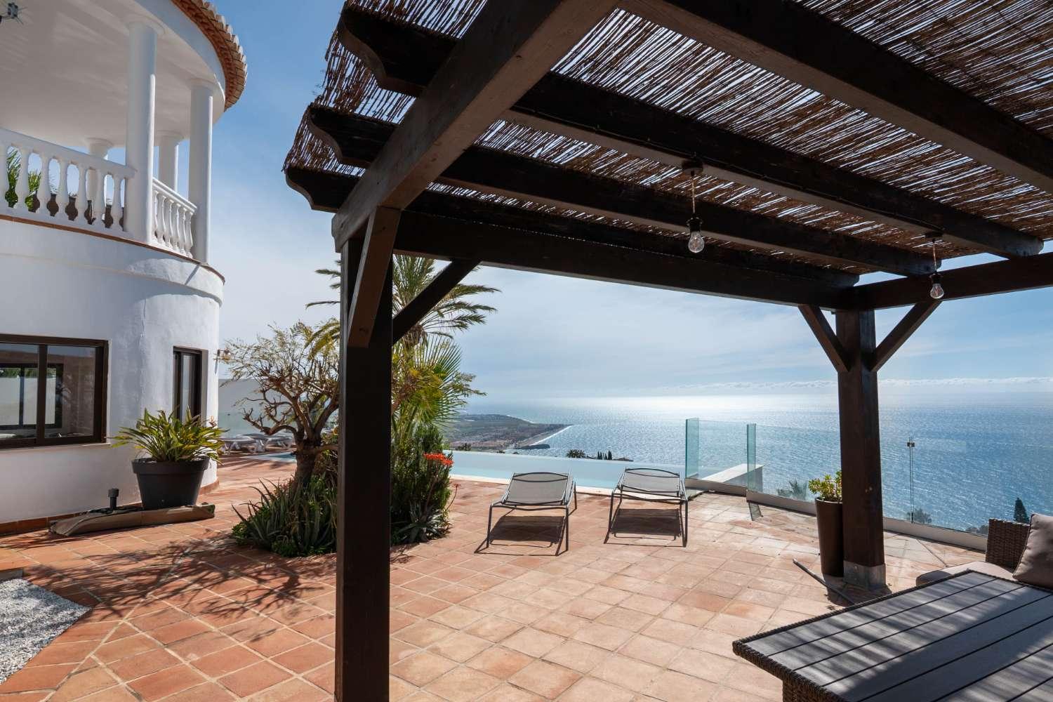 Villa for Sale in Salobreña