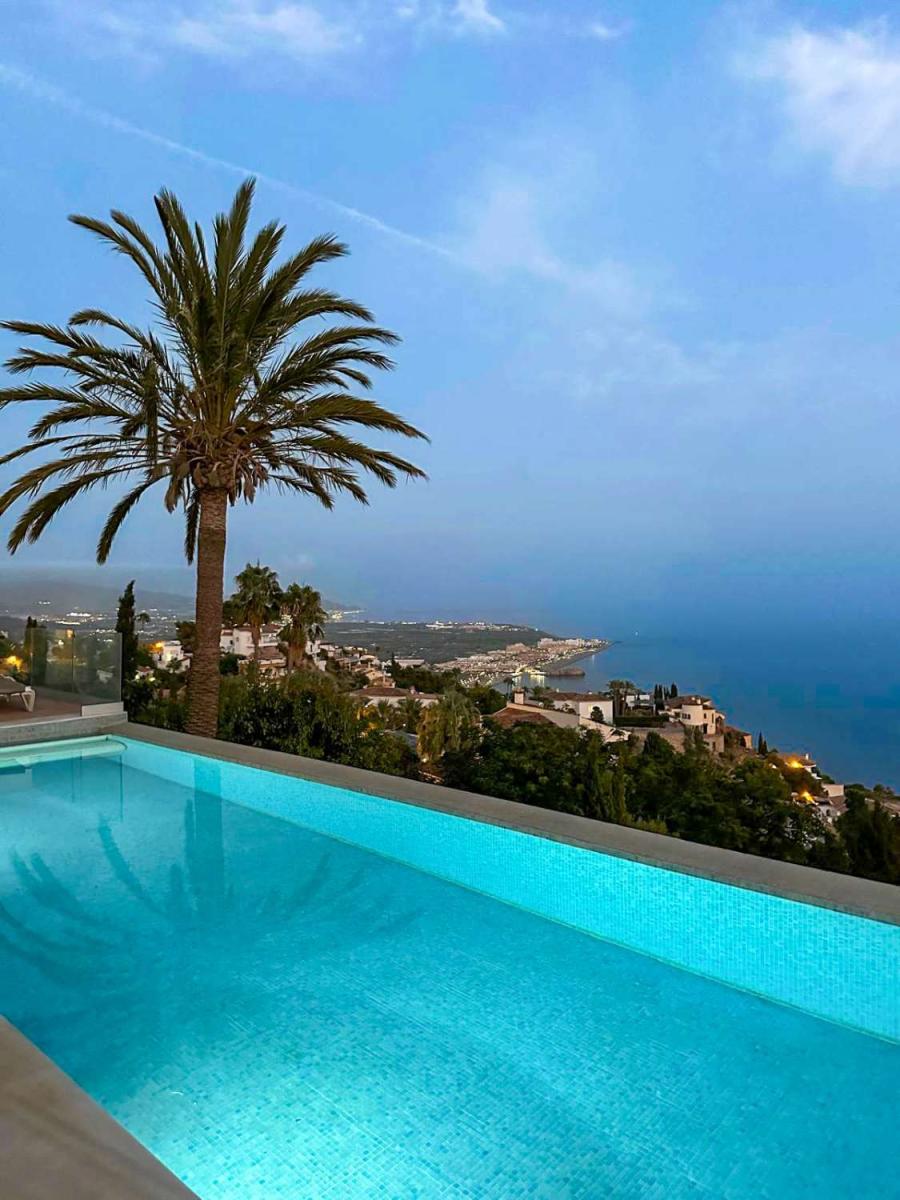 Villa for Sale in Salobreña