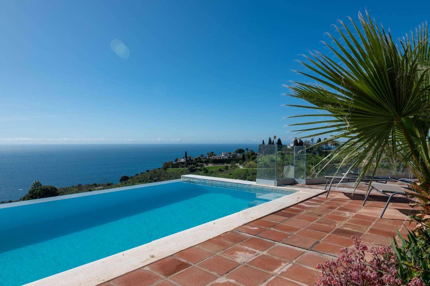 Villa for Sale in Salobreña