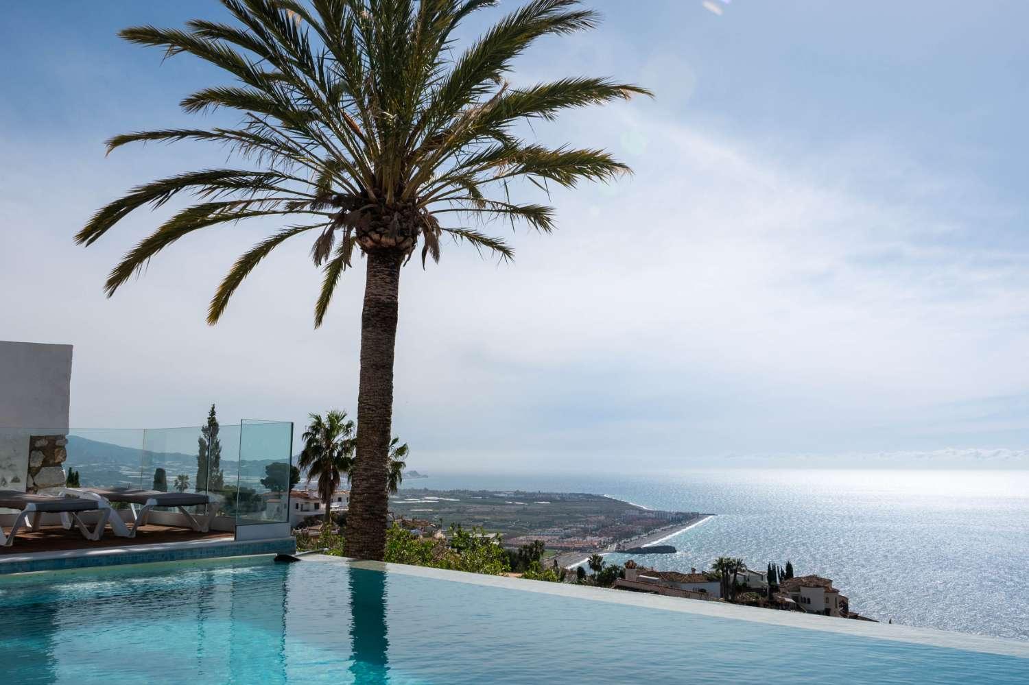 Villa for Sale in Salobreña