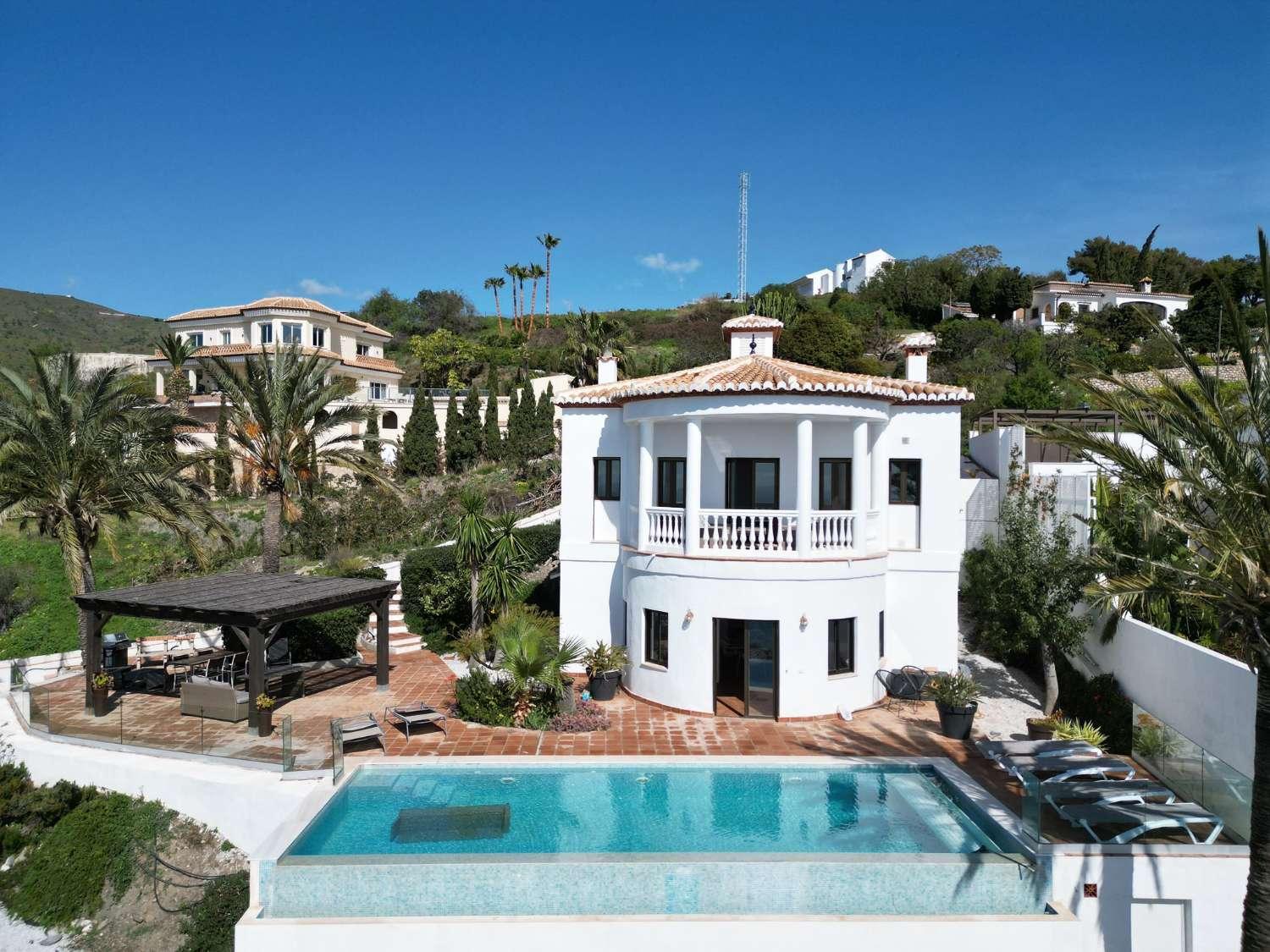 Villa for Sale in Salobreña