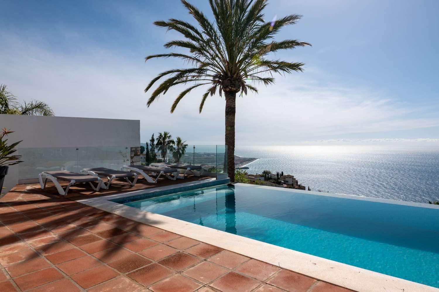 Villa for Sale in Salobreña