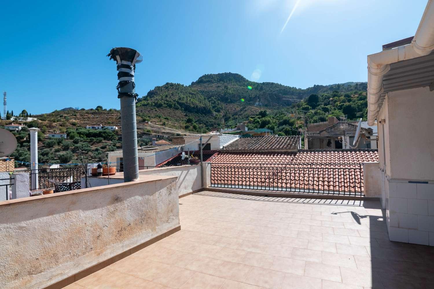 House for Sale in Los Guajares
