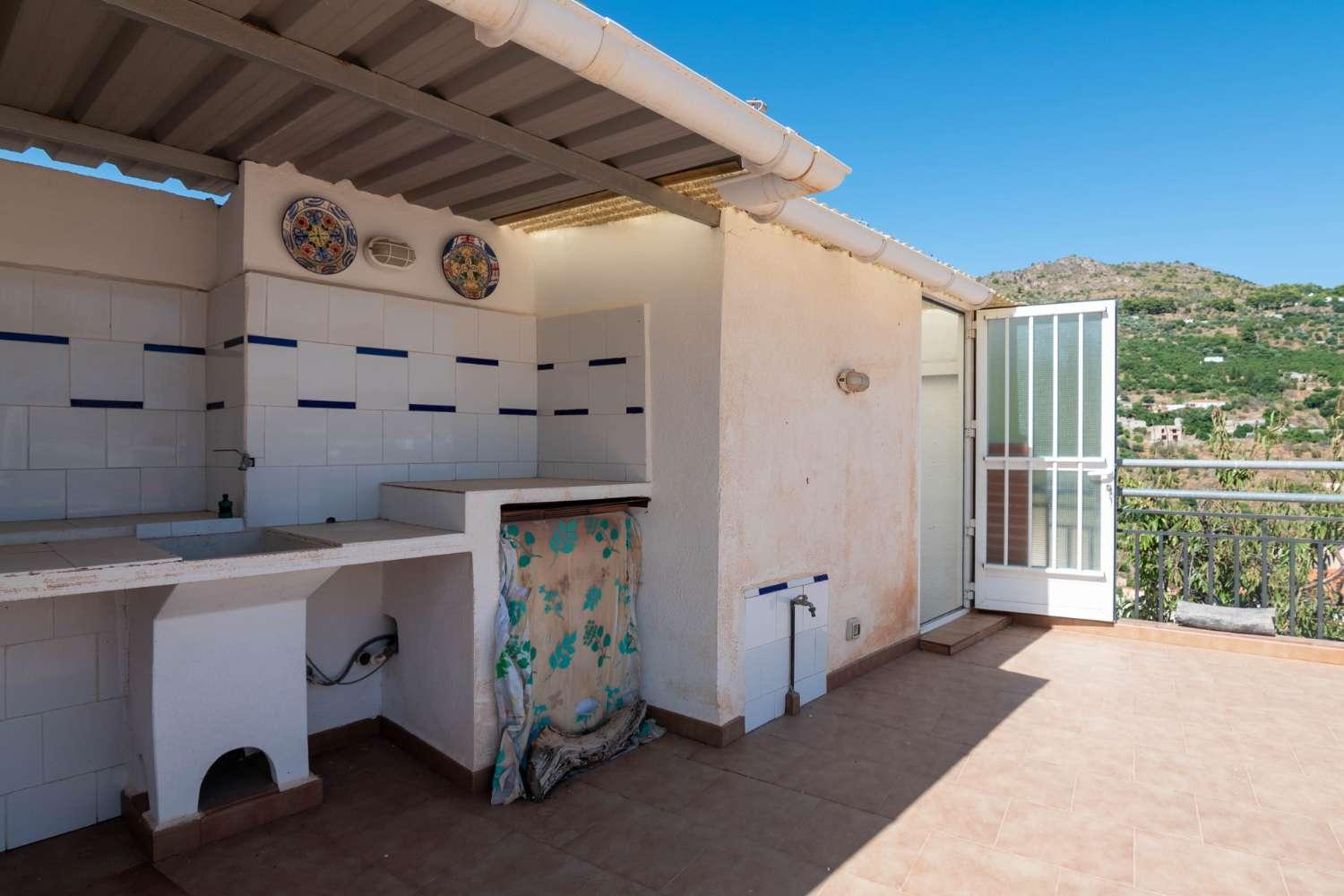 House for Sale in Los Guajares