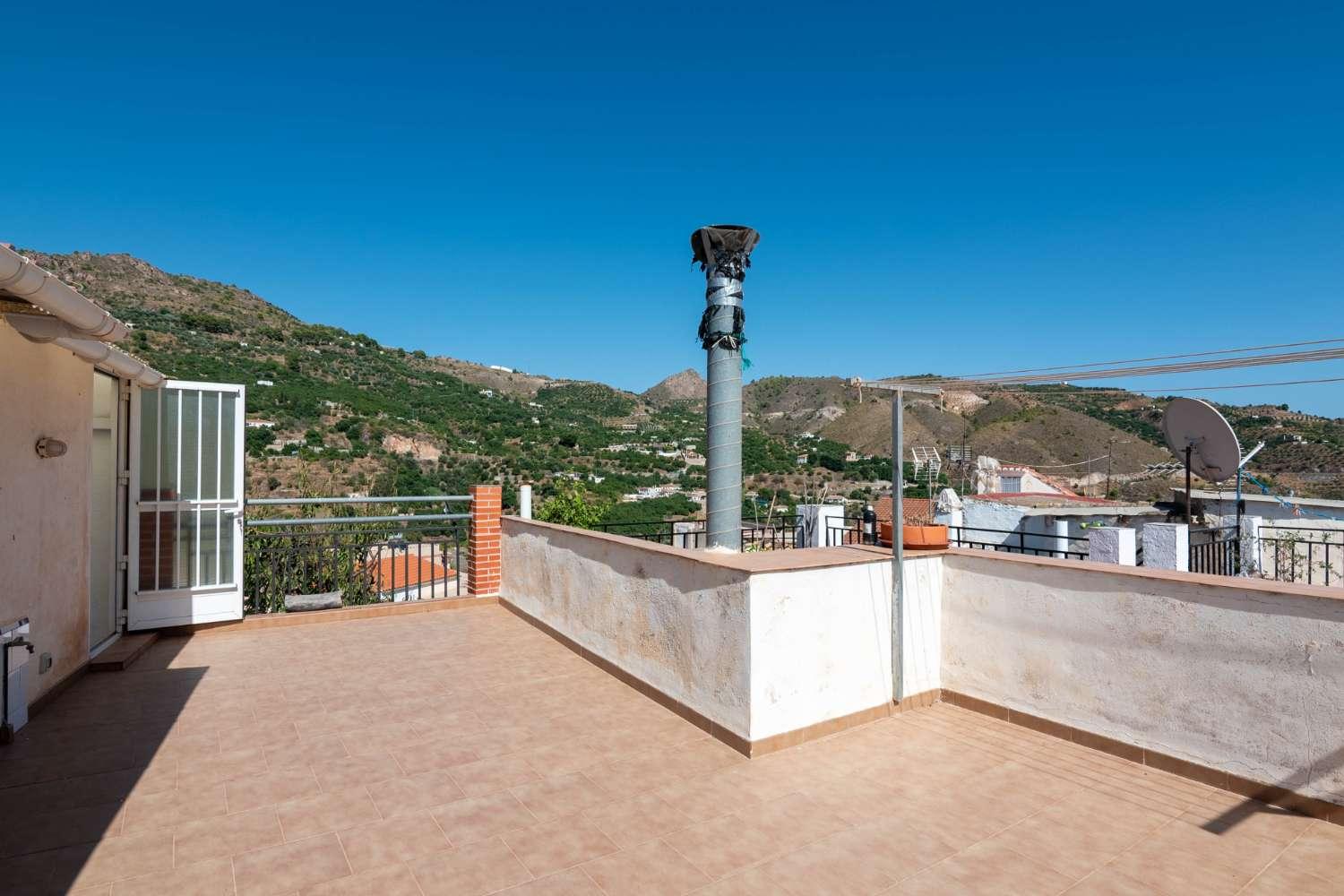 House for Sale in Los Guajares