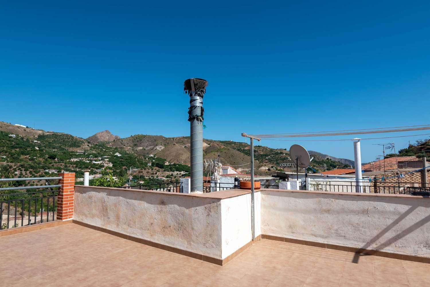 House for Sale in Los Guajares
