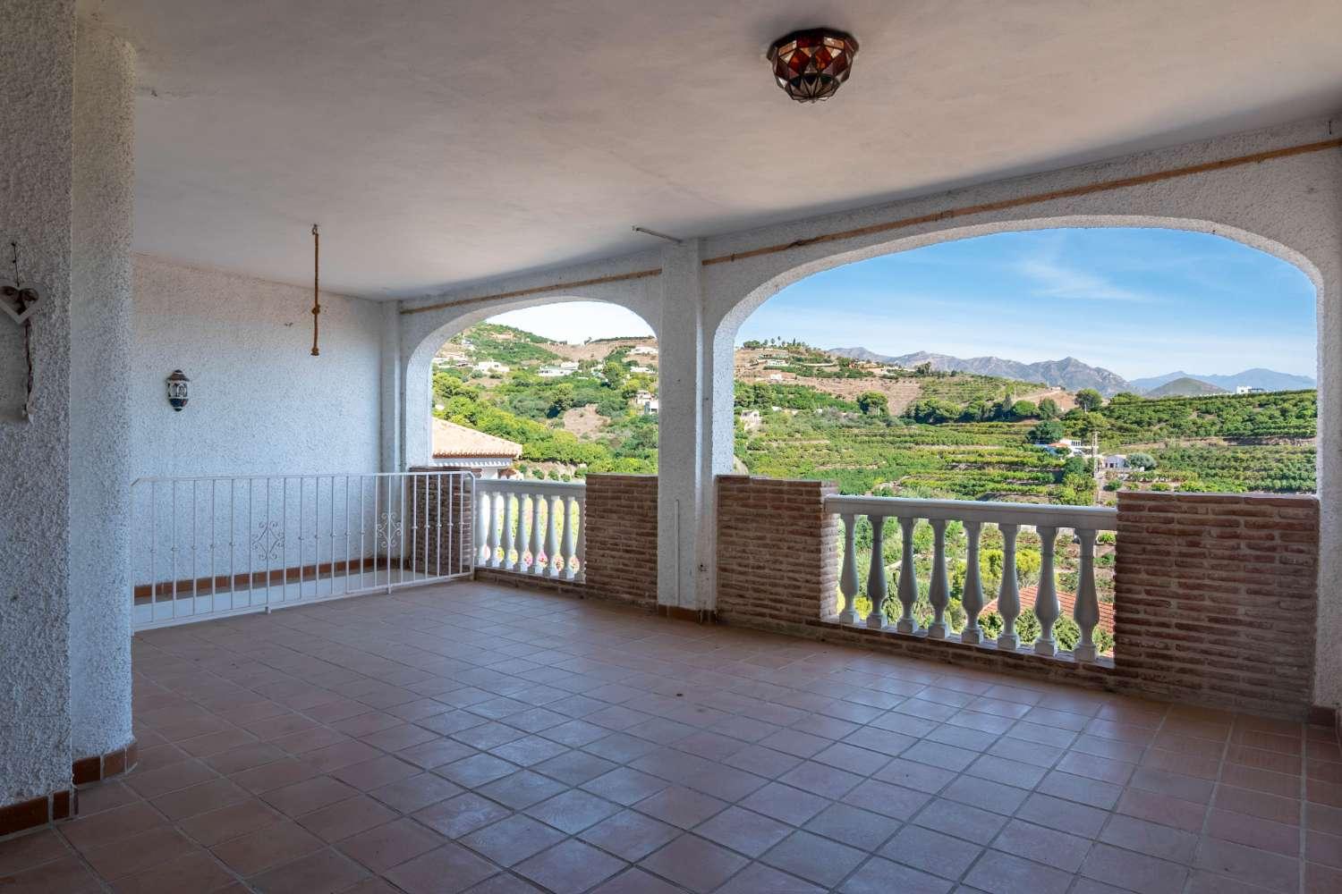 Villa for Sale in Salobreña