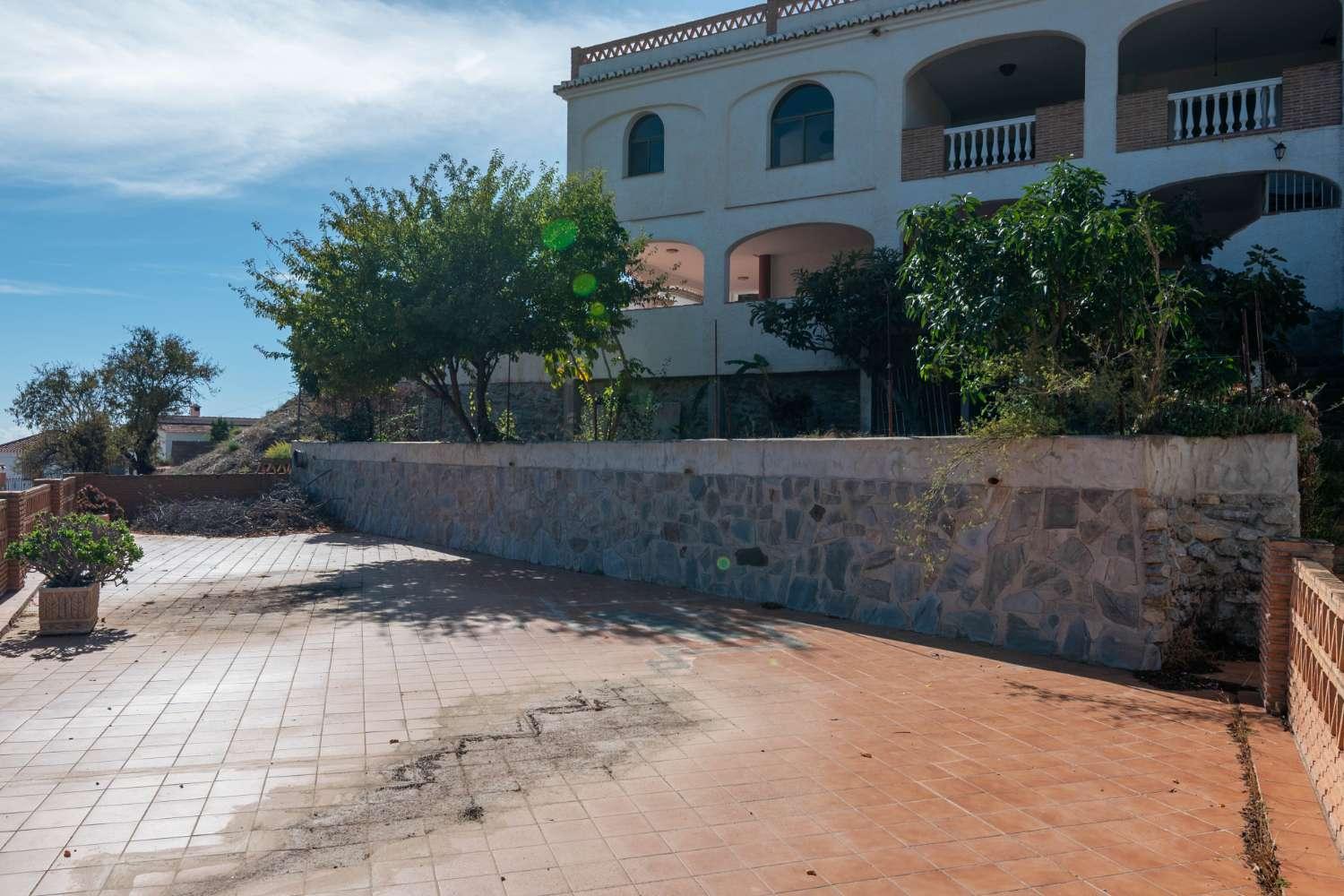 Villa for Sale in Salobreña