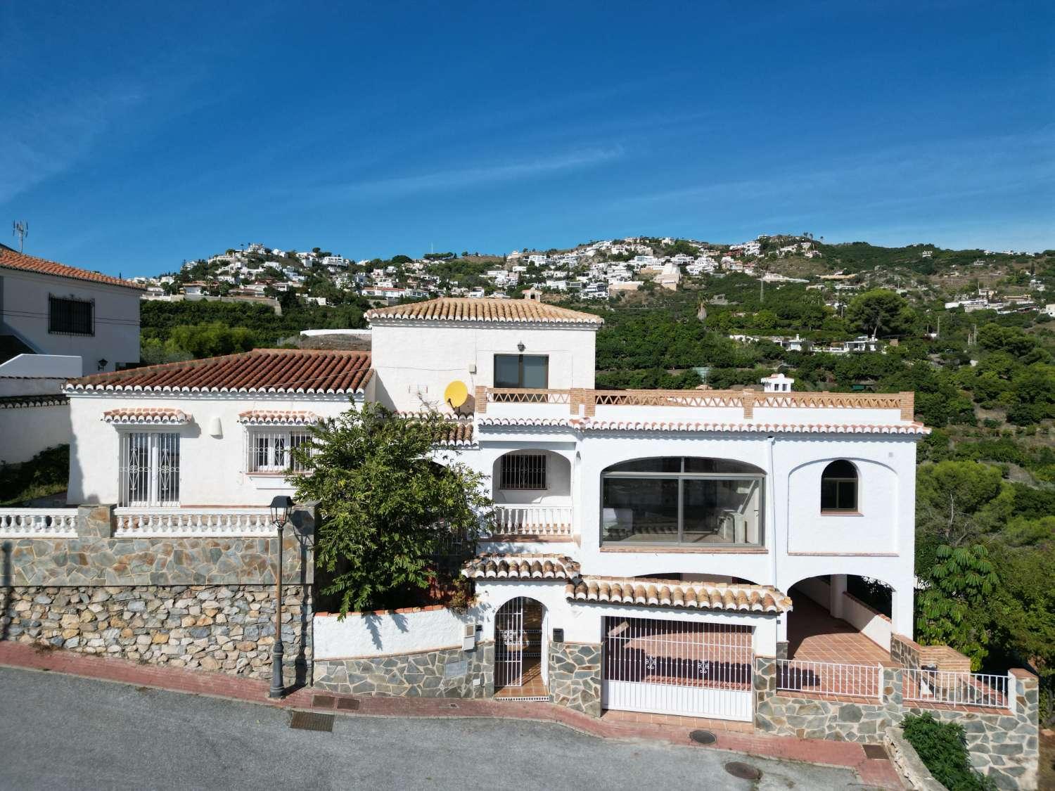 Villa for Sale in Salobreña