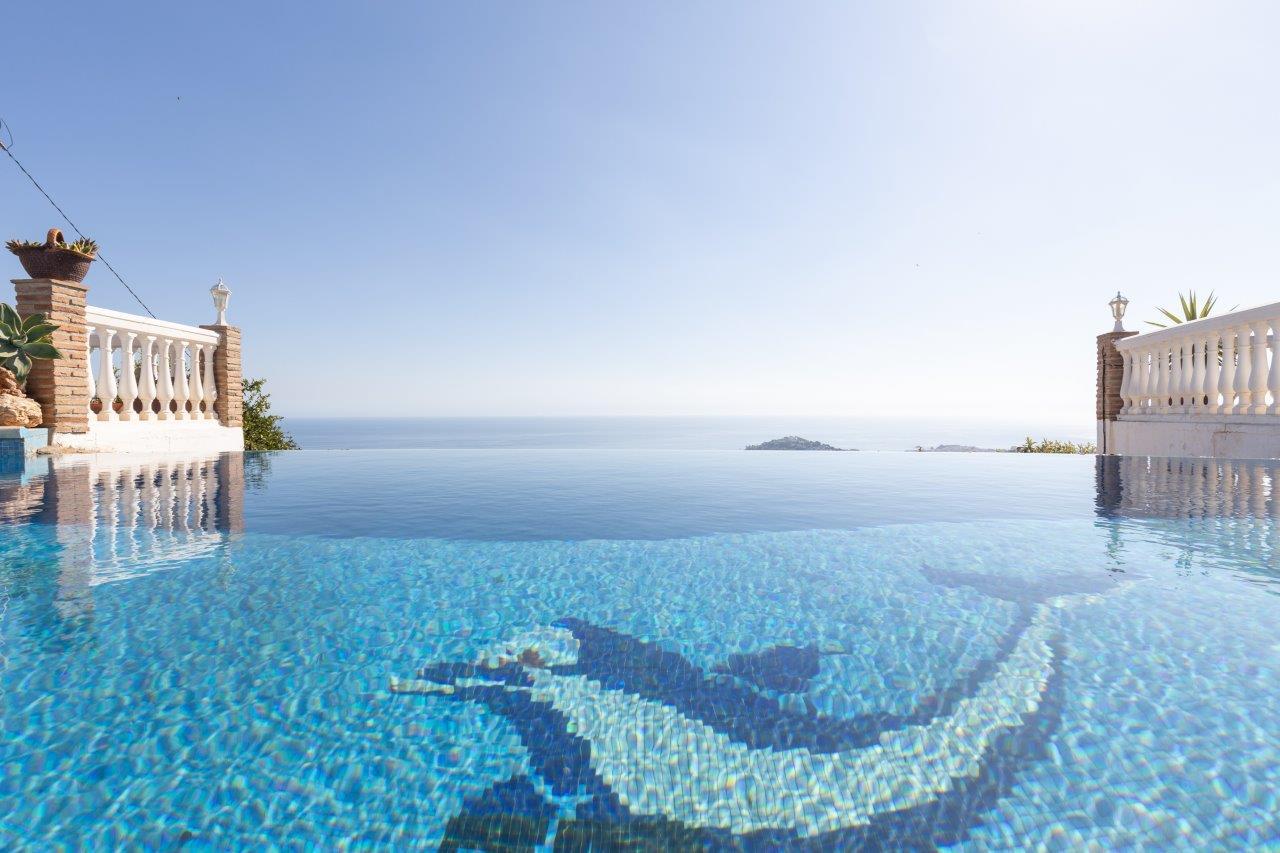 Villa for Sale in Almuñécar