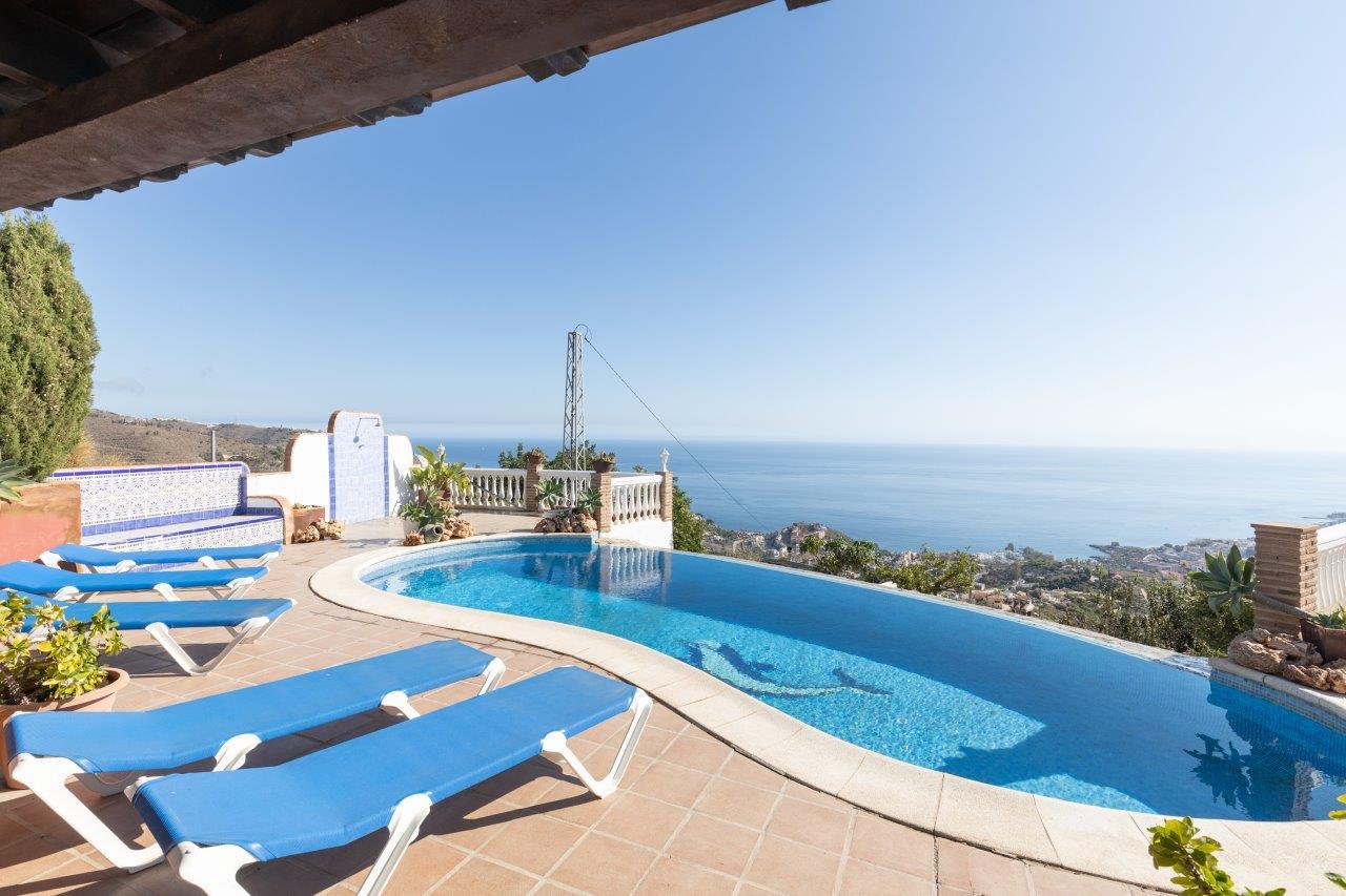 Villa for Sale in Almuñécar