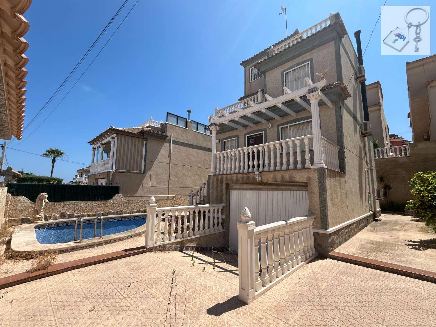 Chalet for Sale in San Miguel de Salinas