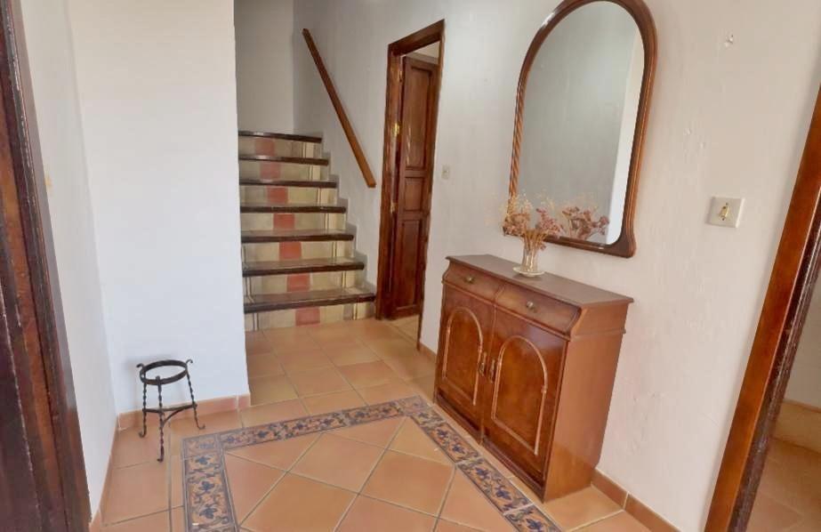 House for Sale in Válor