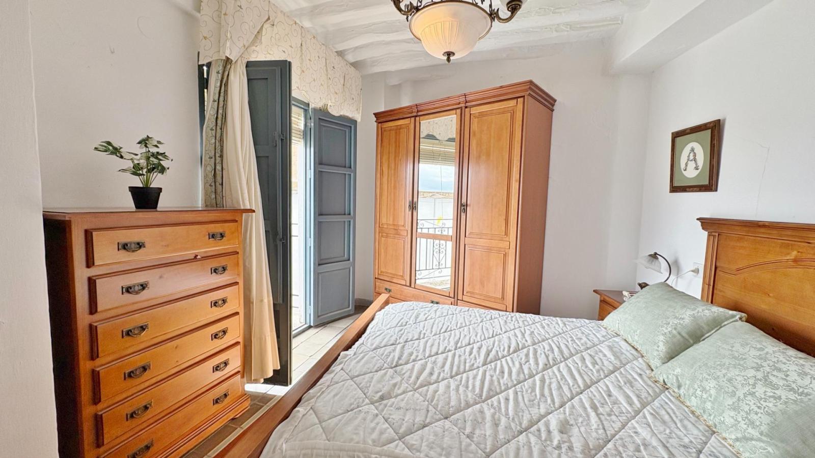 House for Sale in Válor