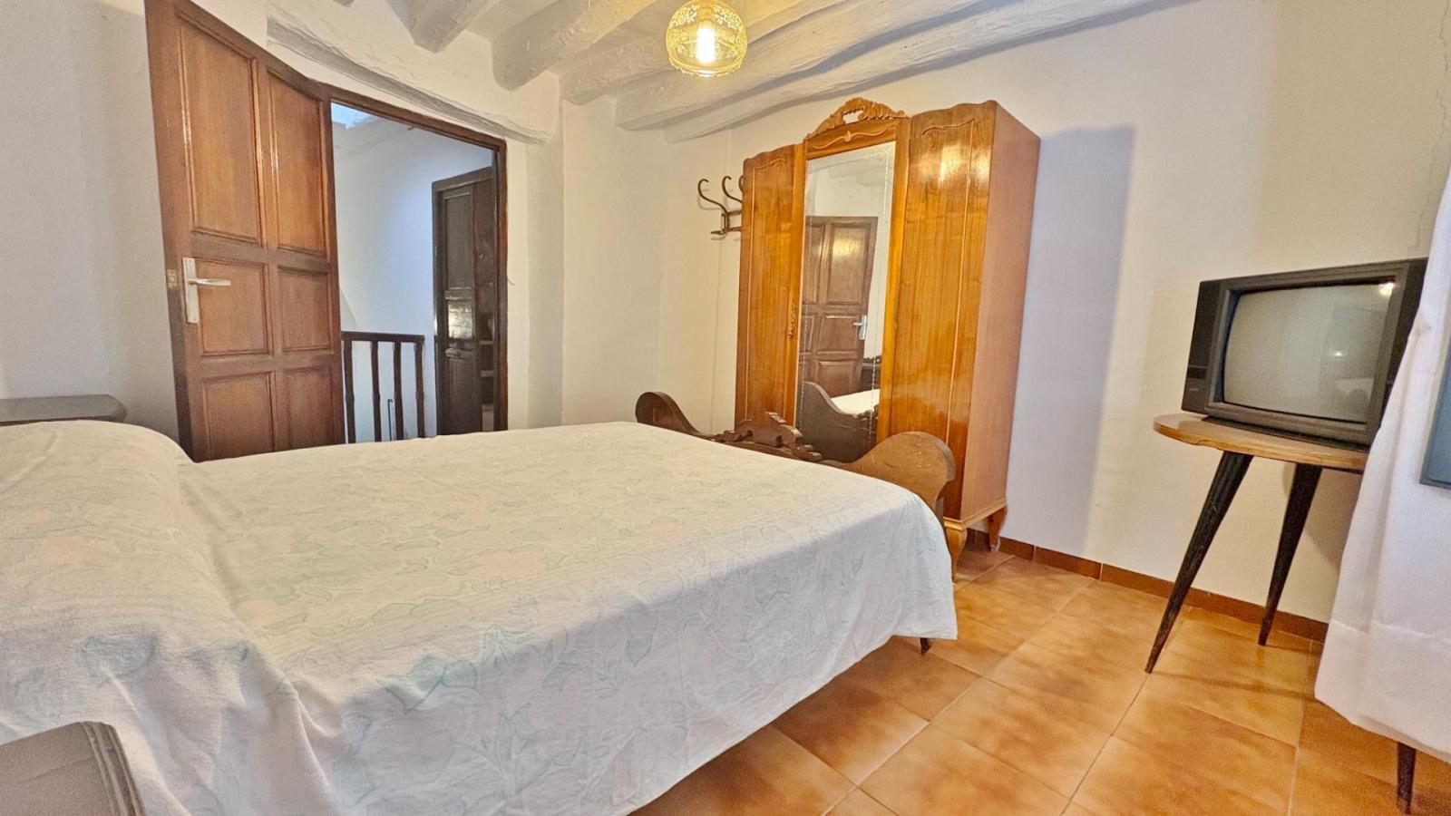 House for Sale in Válor