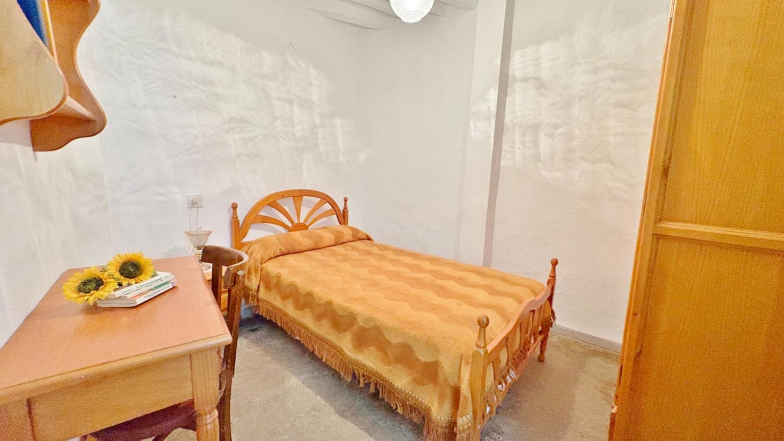 House for Sale in Válor