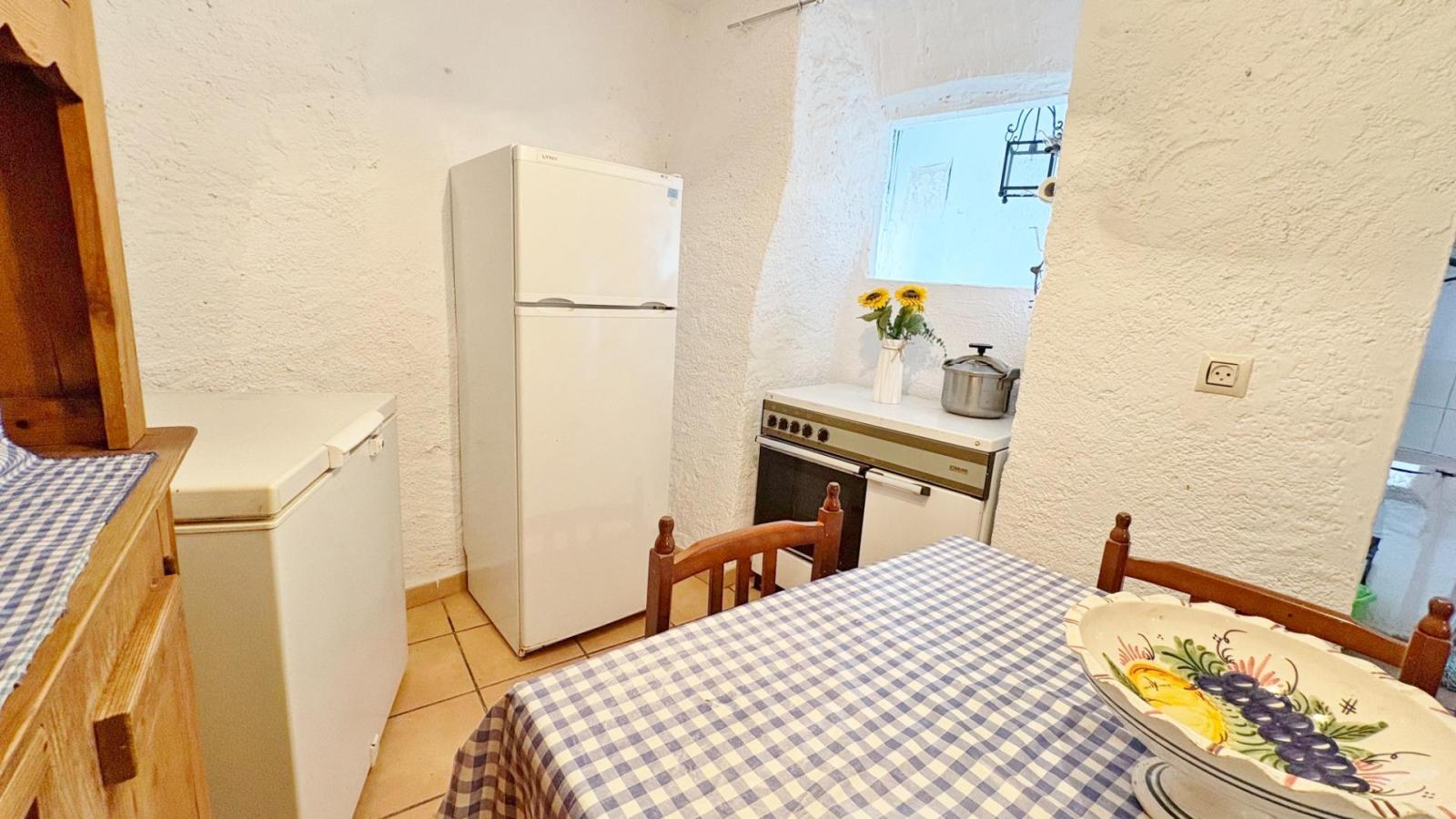 House for Sale in Válor