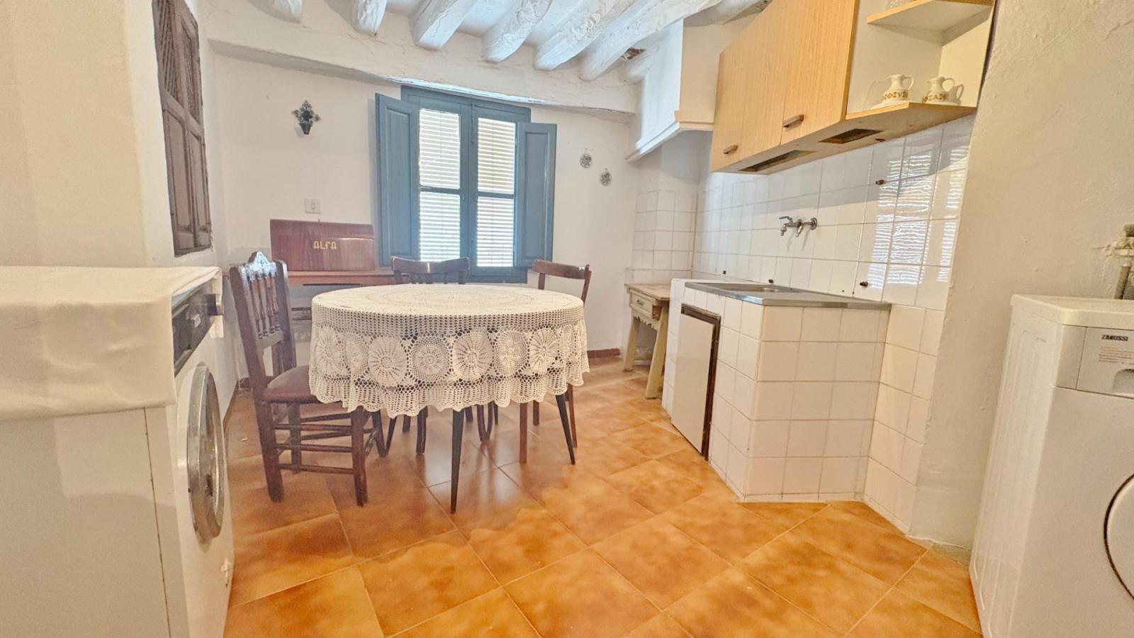 House for Sale in Válor