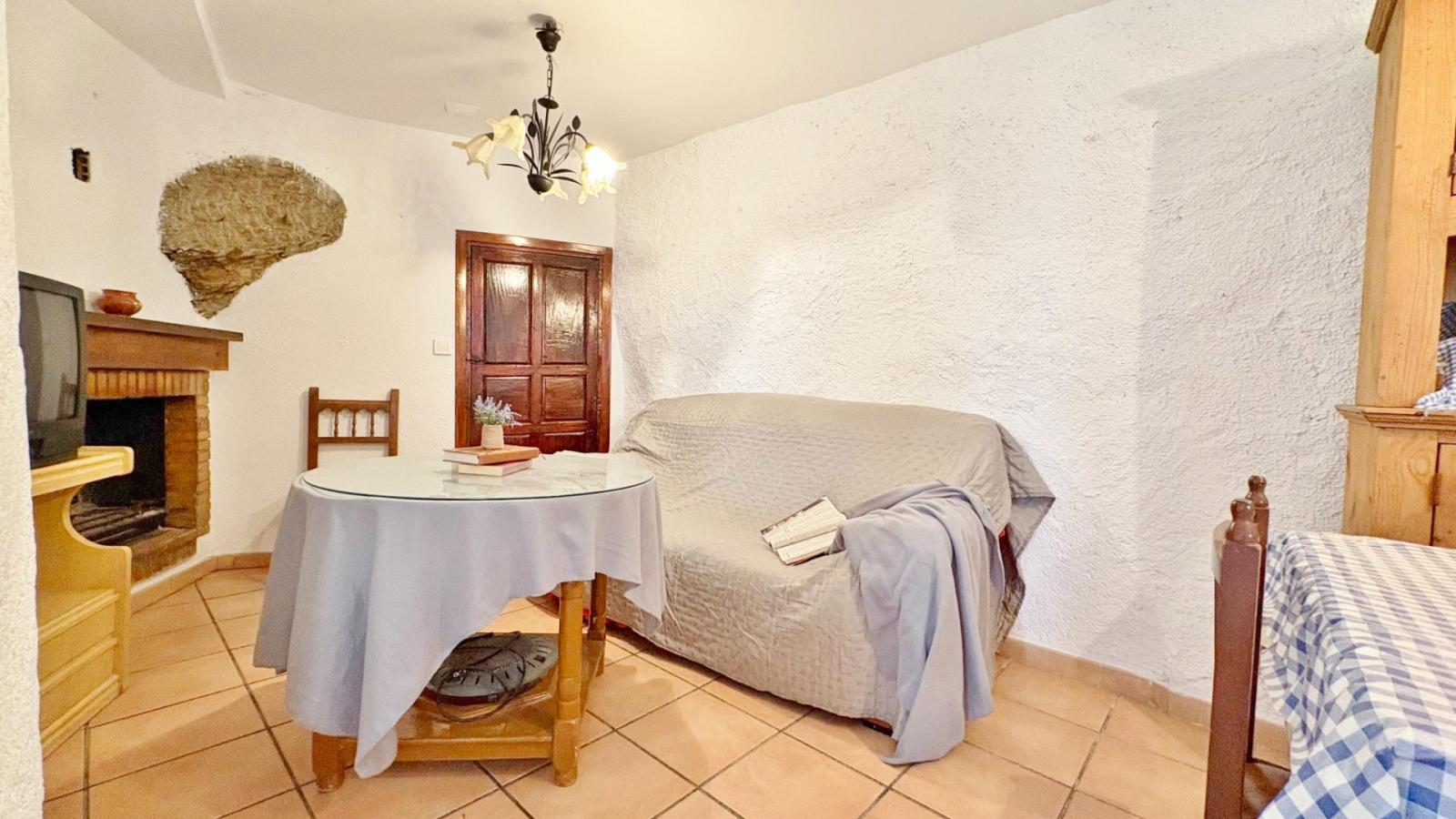 House for Sale in Válor