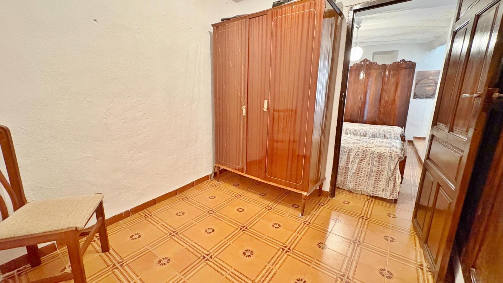 House for Sale in Válor