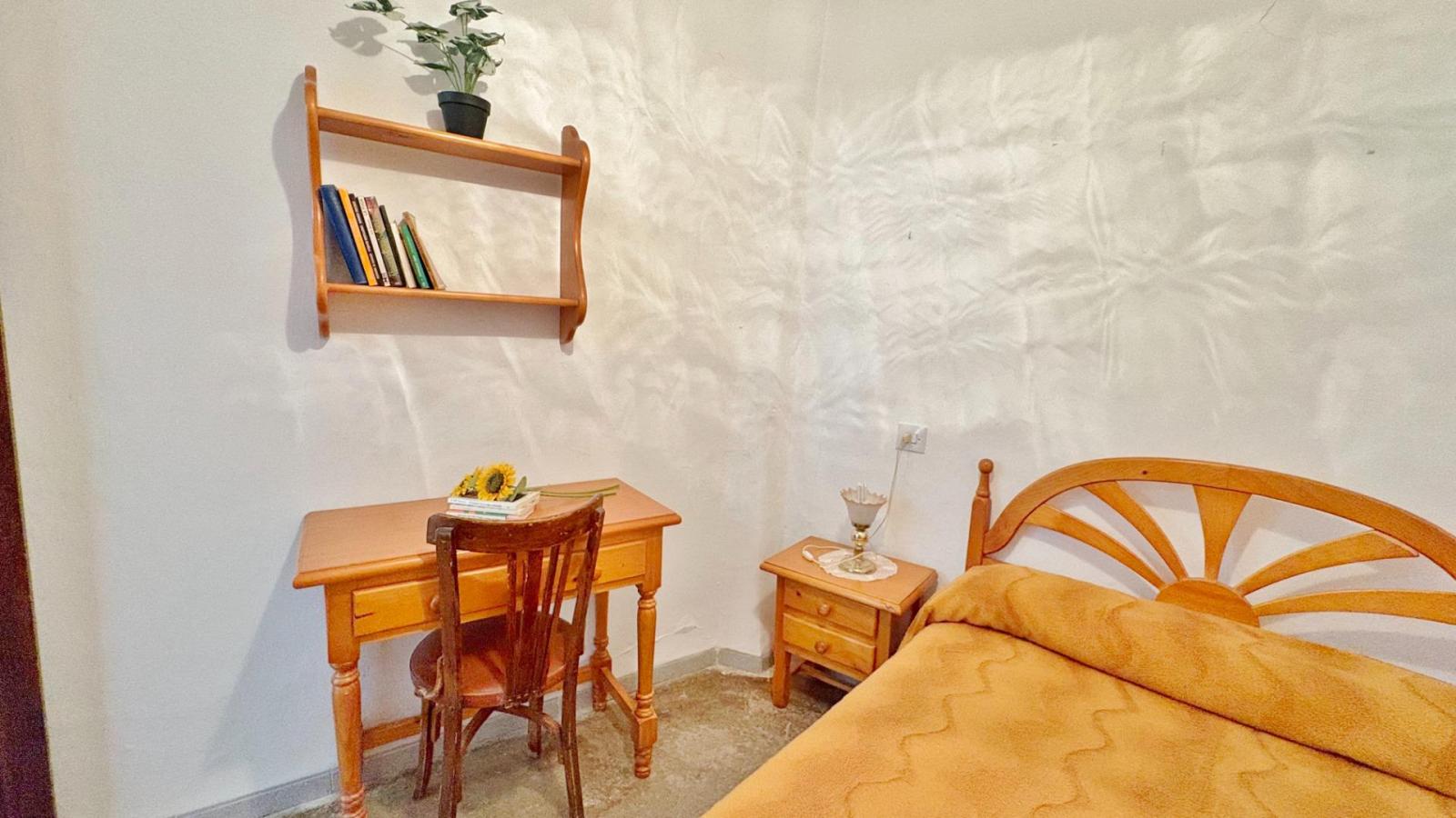 House for Sale in Válor