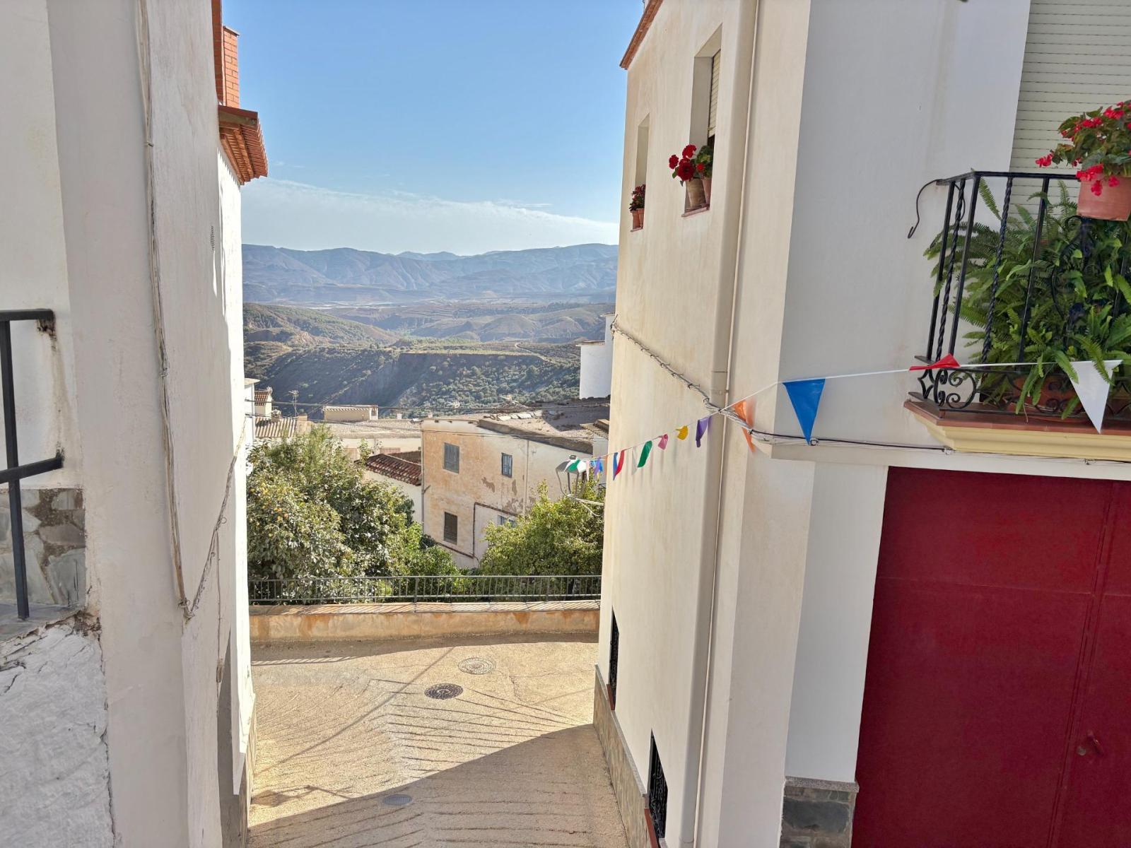 House for Sale in Válor