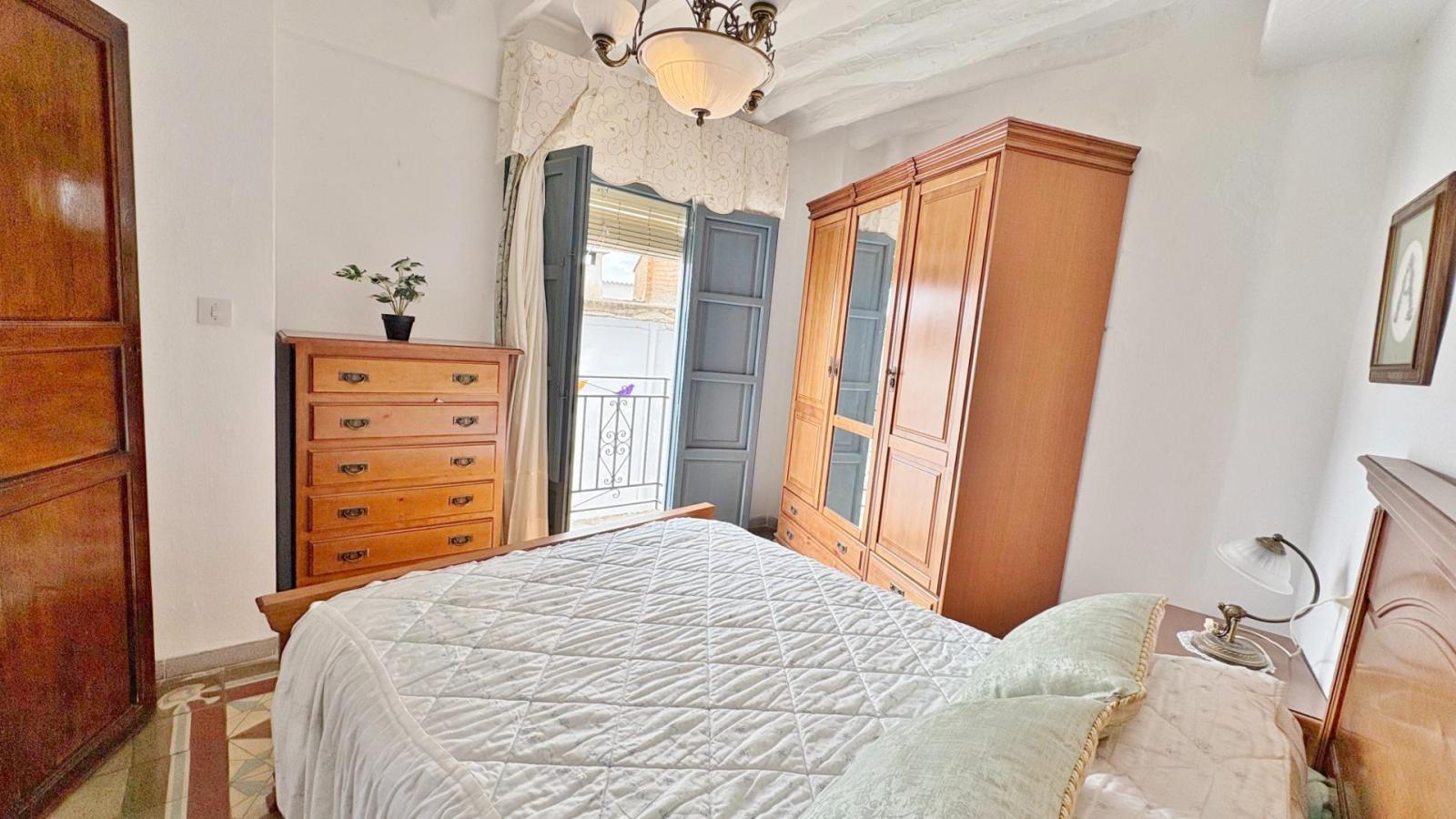 House for Sale in Válor