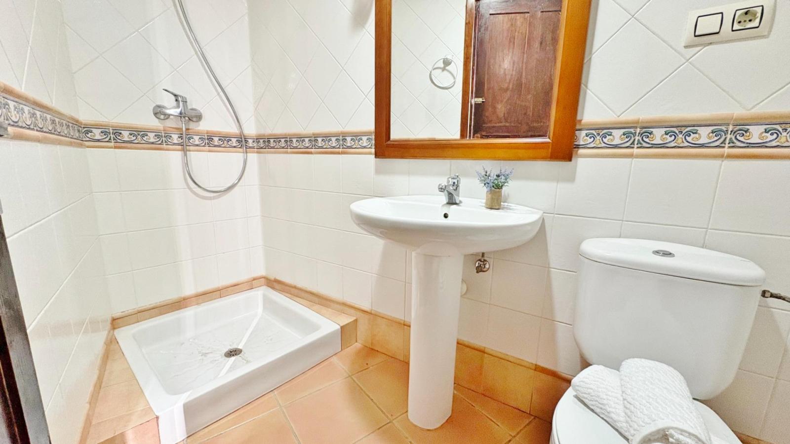 House for Sale in Válor
