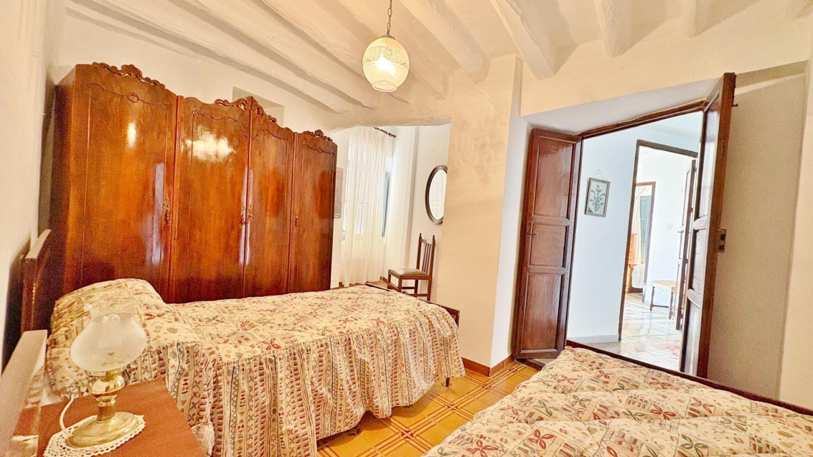 House for Sale in Válor