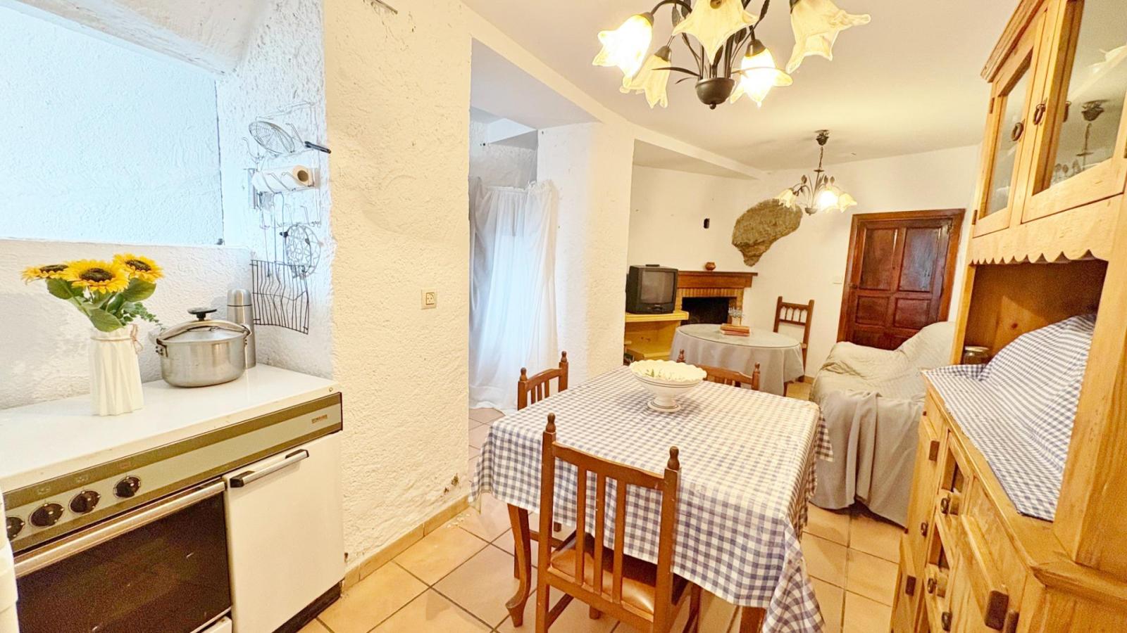House for Sale in Válor