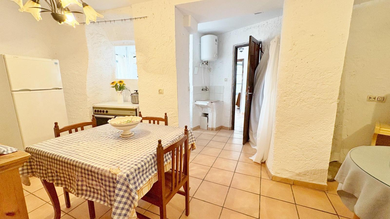 House for Sale in Válor