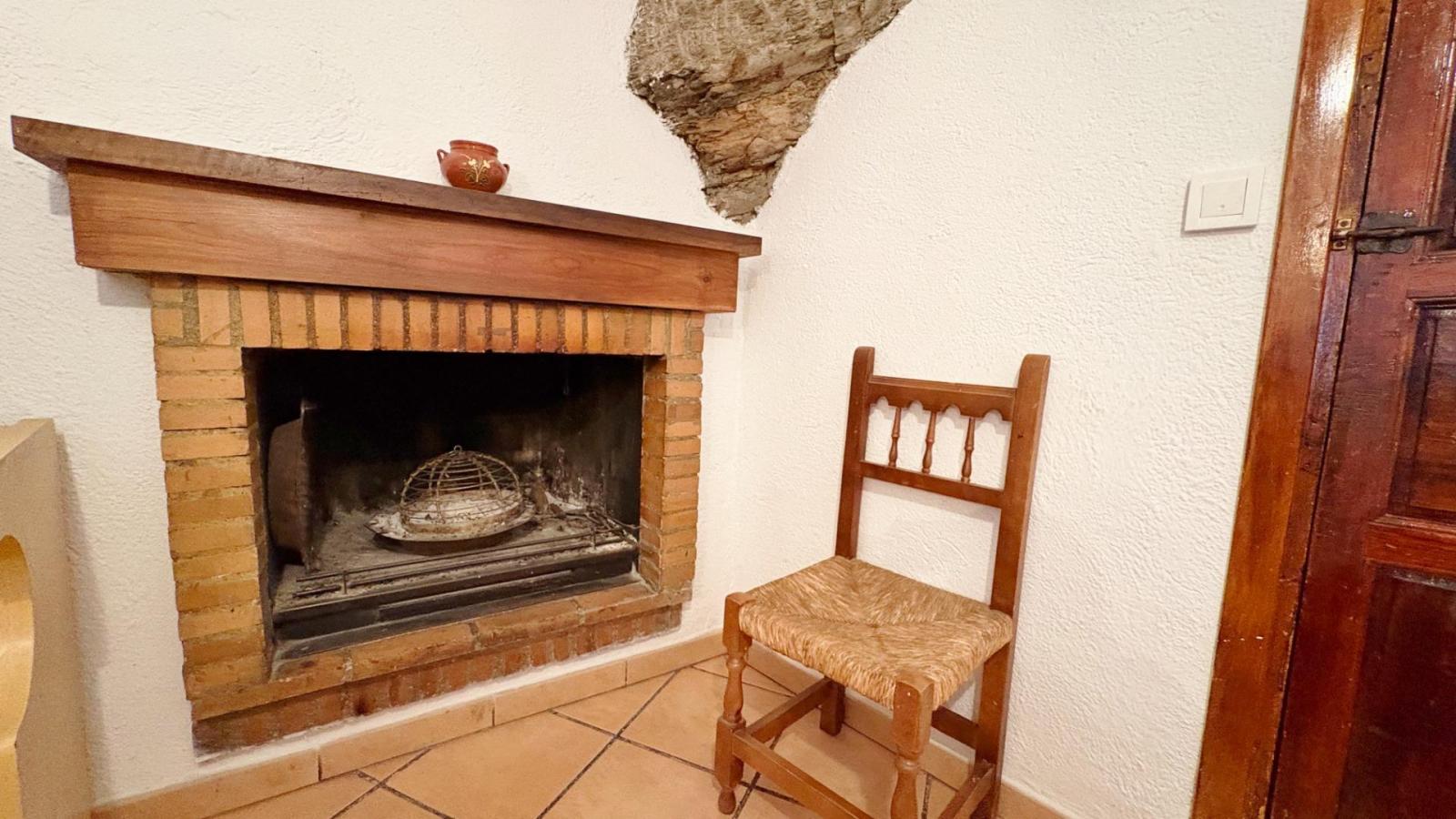 House for Sale in Válor