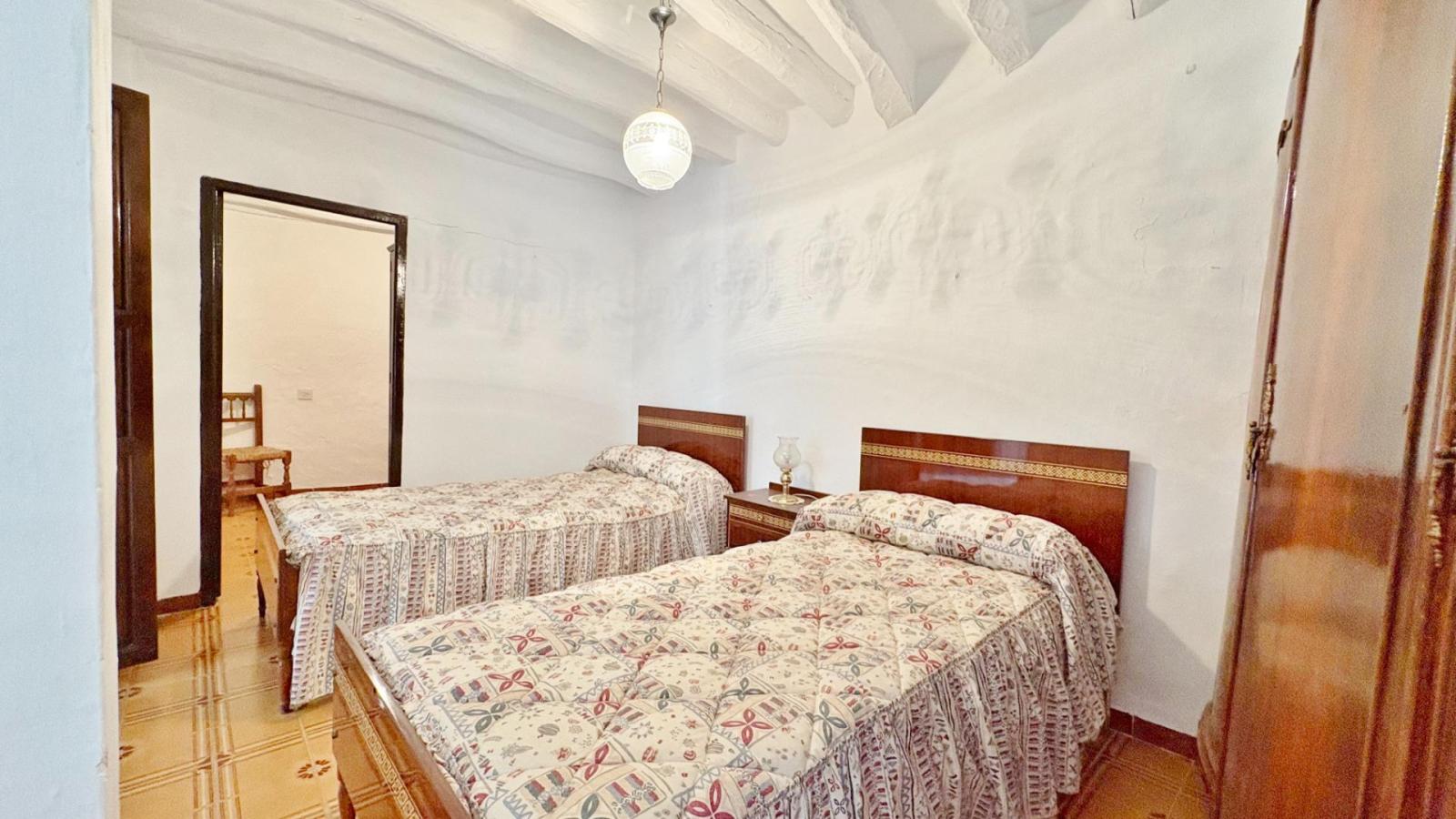House for Sale in Válor