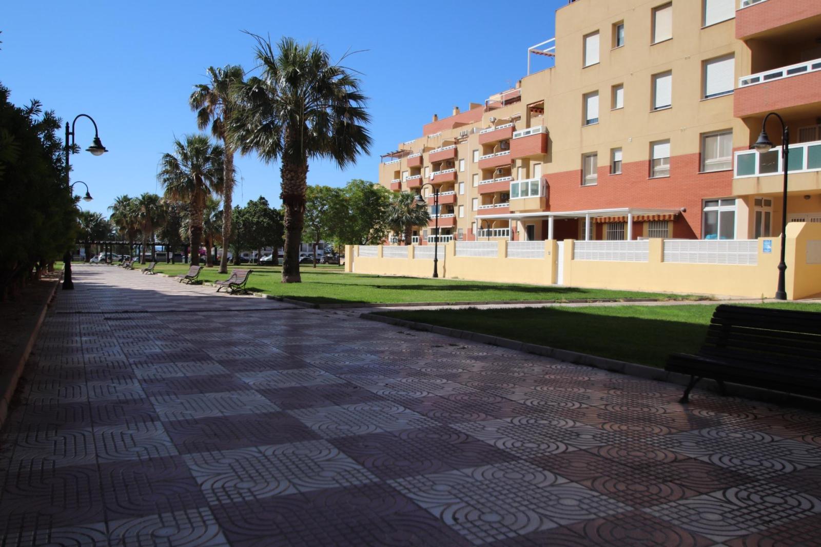 Premise for Rent in Roquetas de Mar