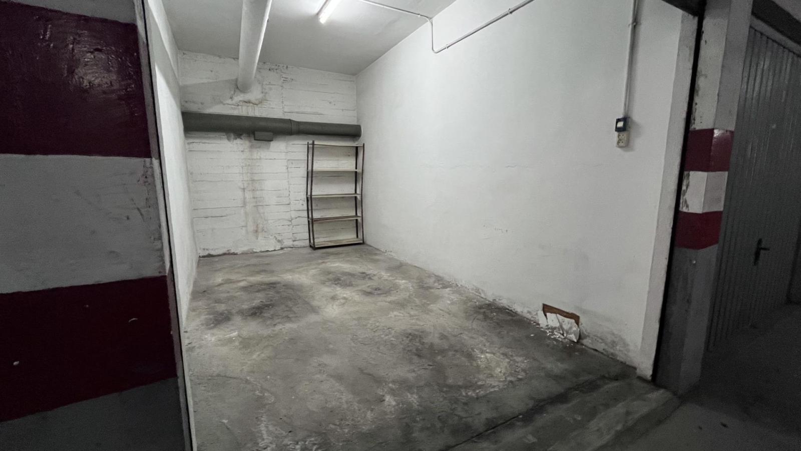 Garage for Sale in Almería