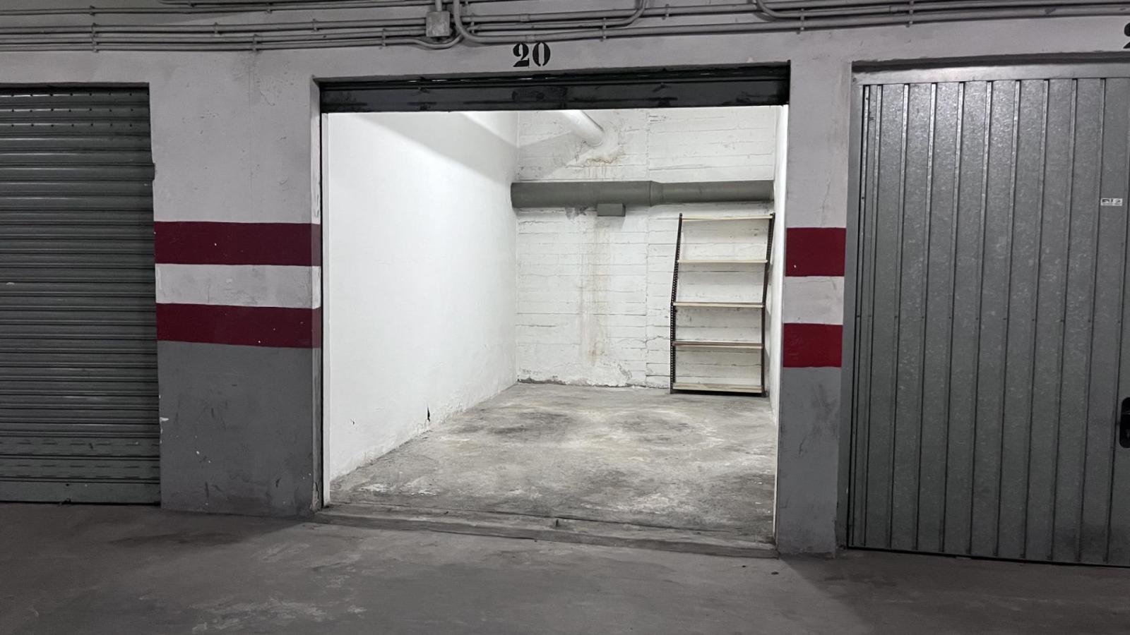 Garage for Sale in Almería
