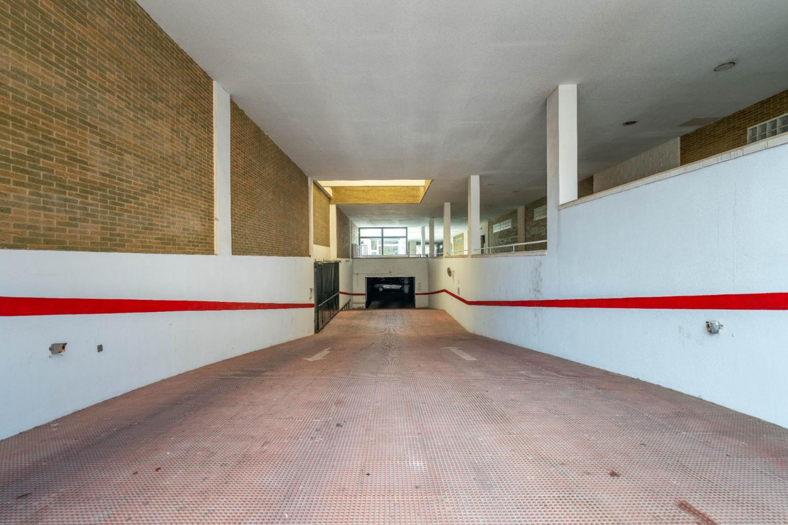 Garage for Sale in Roquetas de Mar
