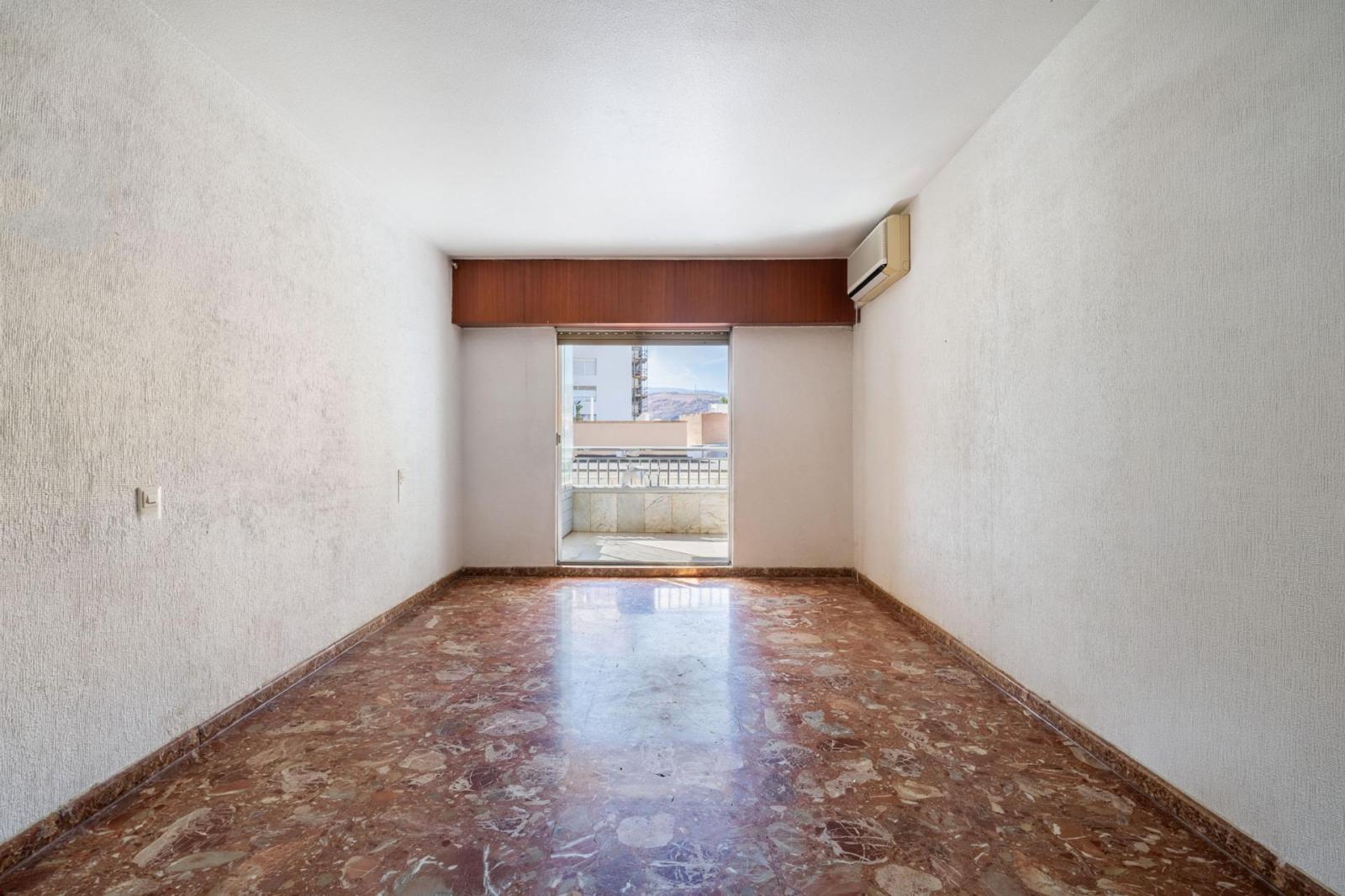 Flat for Sale in Almería