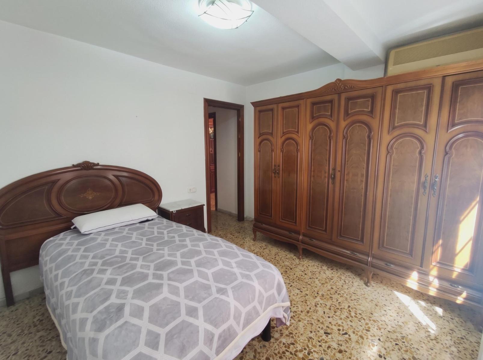 Flat for Sale in Almería