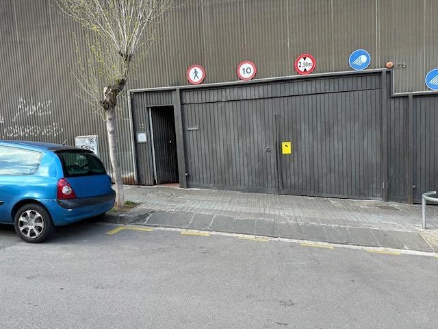 Garage for Sale in Badalona