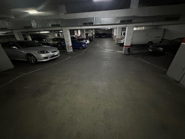 Garage for Sale in Badalona