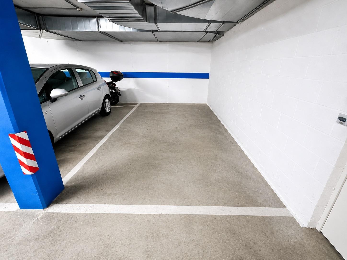 Garage for Sale in Badalona