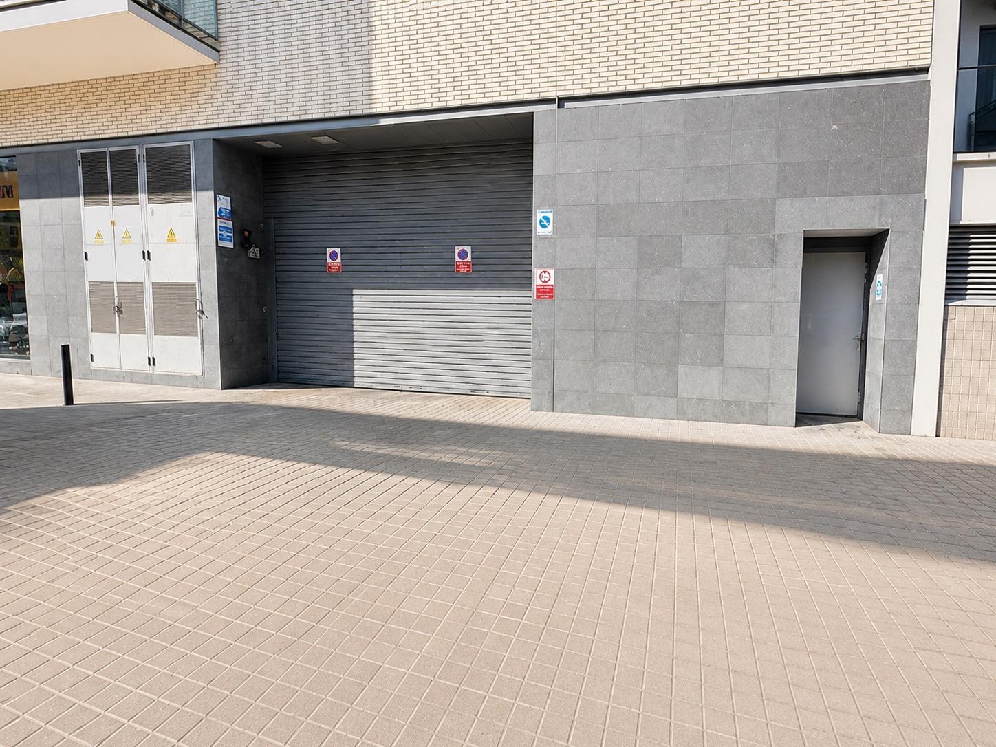 Garage for Sale in Badalona